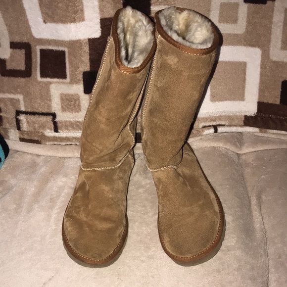 Ugg Australia Tan boots size 8 damaged 💗 - Picture 4 of 10